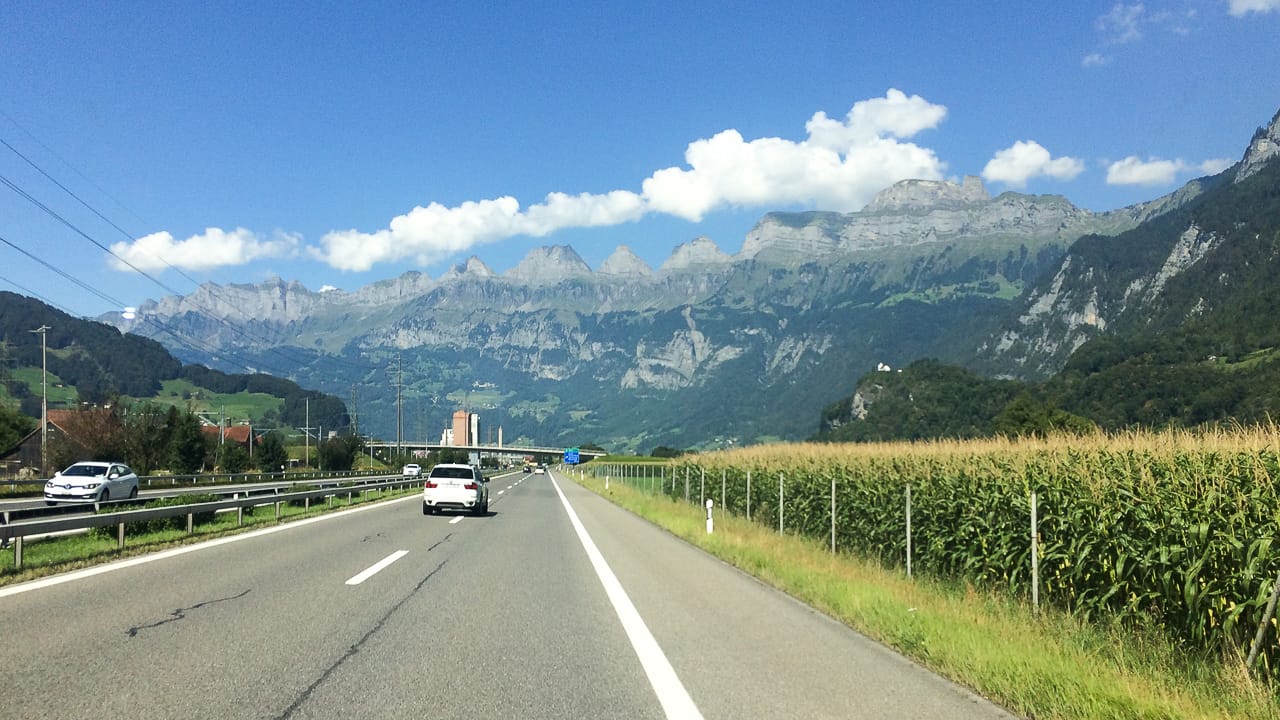 Il codice della strada in Italia: limiti di velocità, pedaggi e particolarità per i camperisti