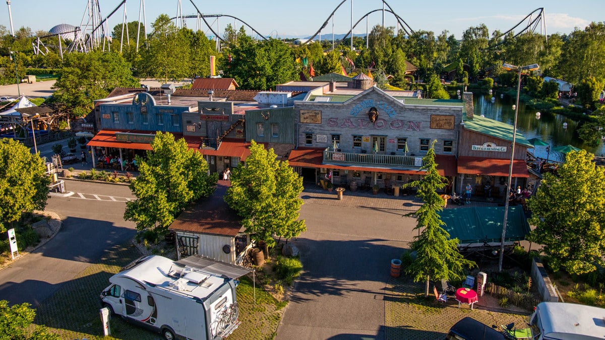 Campeggio nei parchi a tema: divertimento per tutta la famiglia 3 Salone dell'Europapark Camp Resort presso il Camping am Freizeitpark