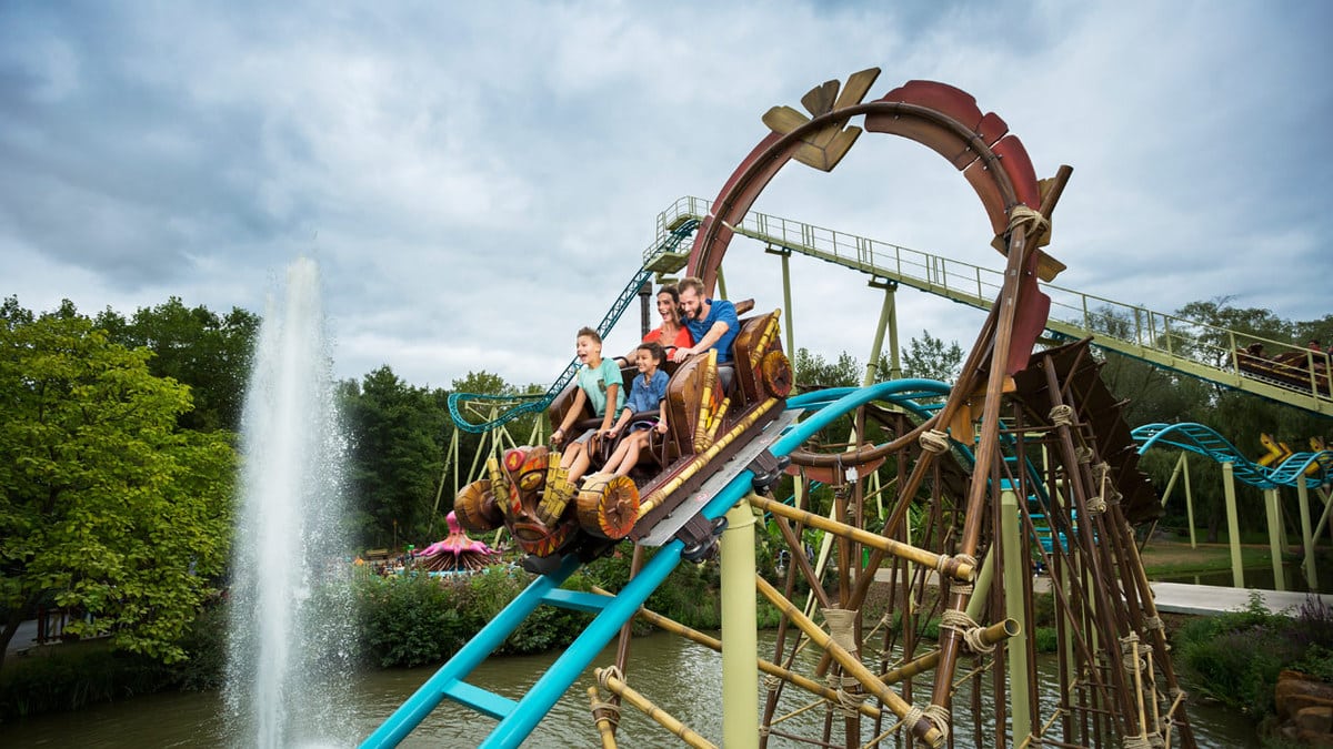 Campeggio nei parchi a tema: divertimento per tutta la famiglia 66 Tikiwaka al parco tematico Walibi in Europa