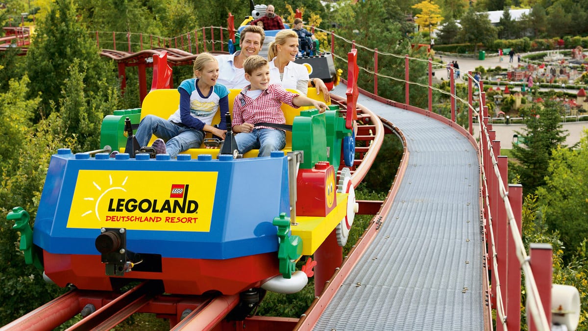 Campeggio nei parchi a tema: divertimento per tutta la famiglia 22 Il Tret o mobil a Legoland, un parco divertimenti in Germania