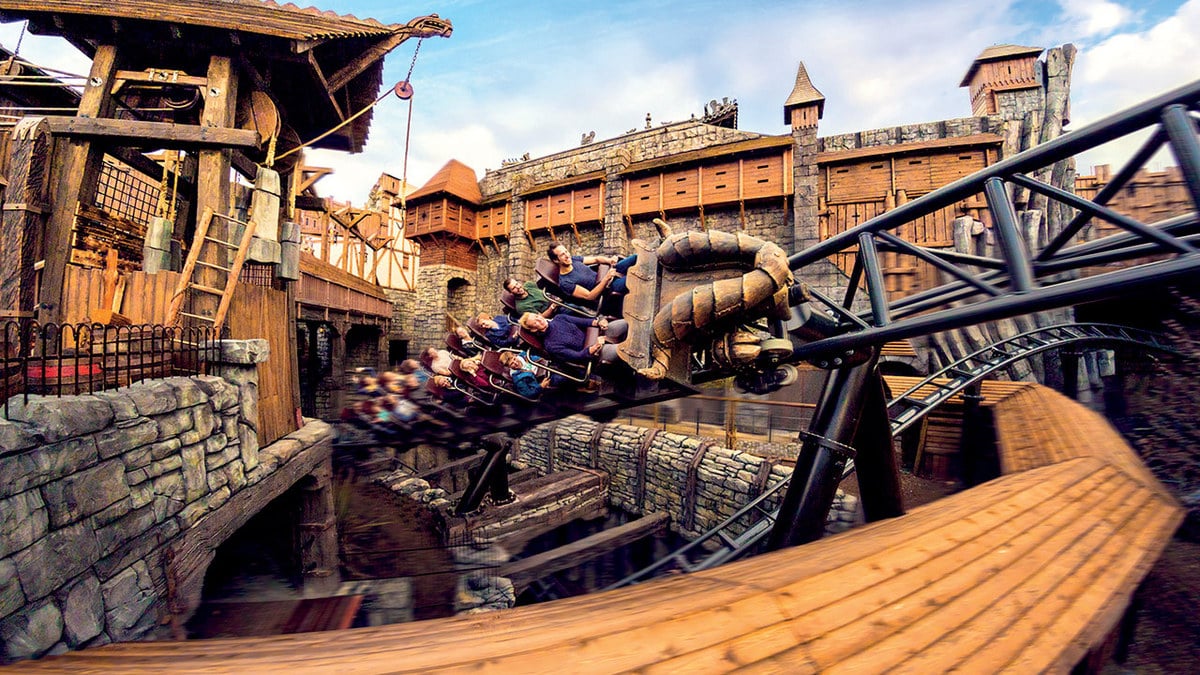 Campeggio nei parchi a tema: divertimento per tutta la famiglia 31 Il Taron a Phantasialand quando si visitano i parchi di divertimento con il campeggio