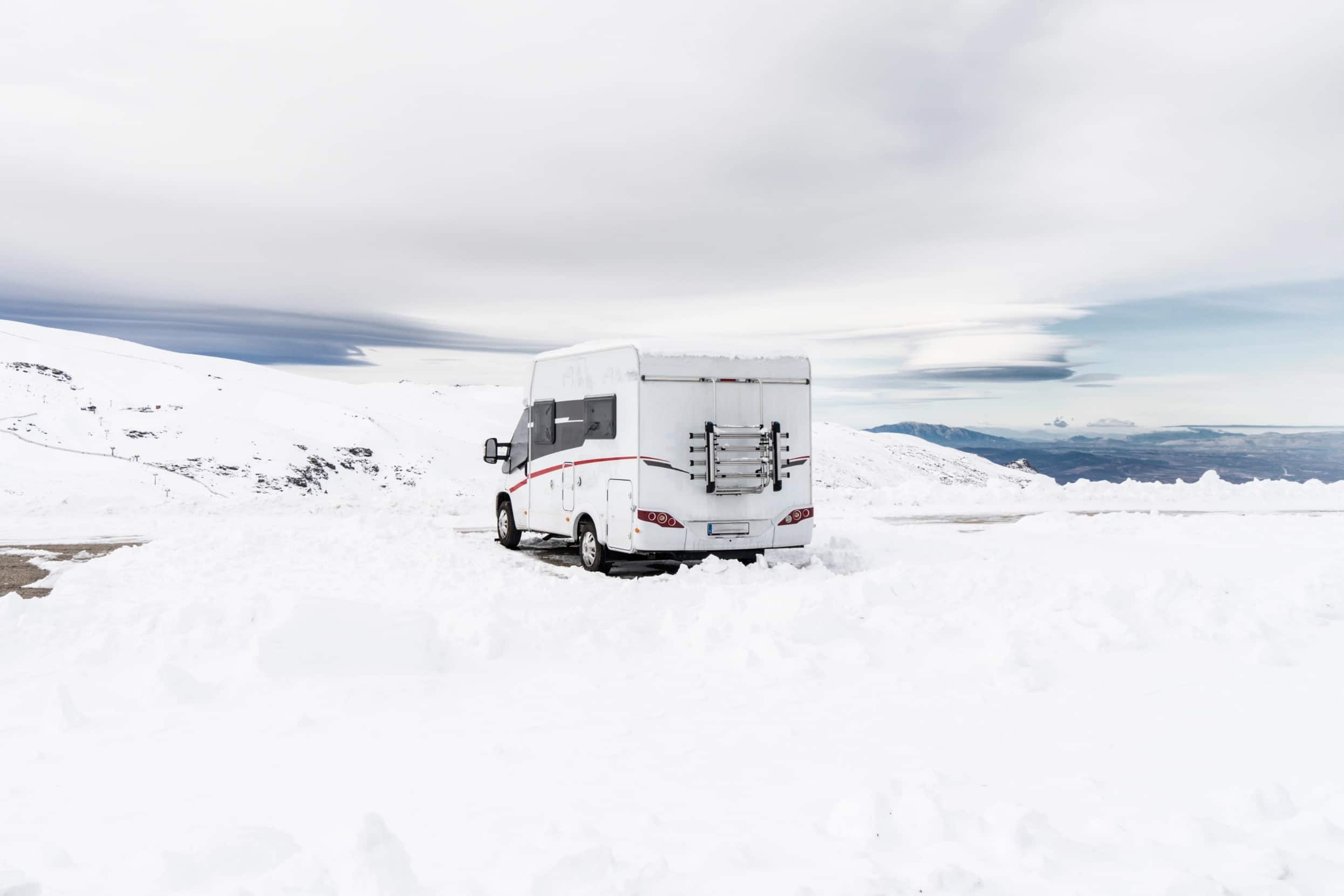 Campeggio invernale: 15 prodotti per un’accogliente giornata in campeggio