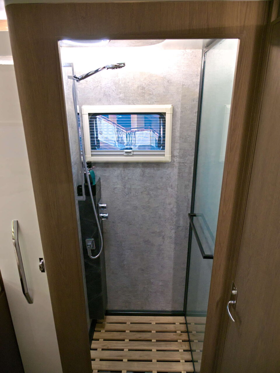 Deddle RV Carbonic Liner 78 - Doccia Caravan Salon 2024