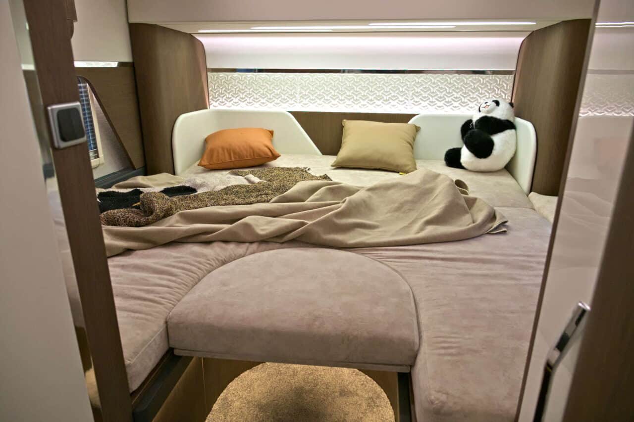 Deddle RV Carbonic Liner 78 - Letto nella parte posteriore Caravan Salon 2024