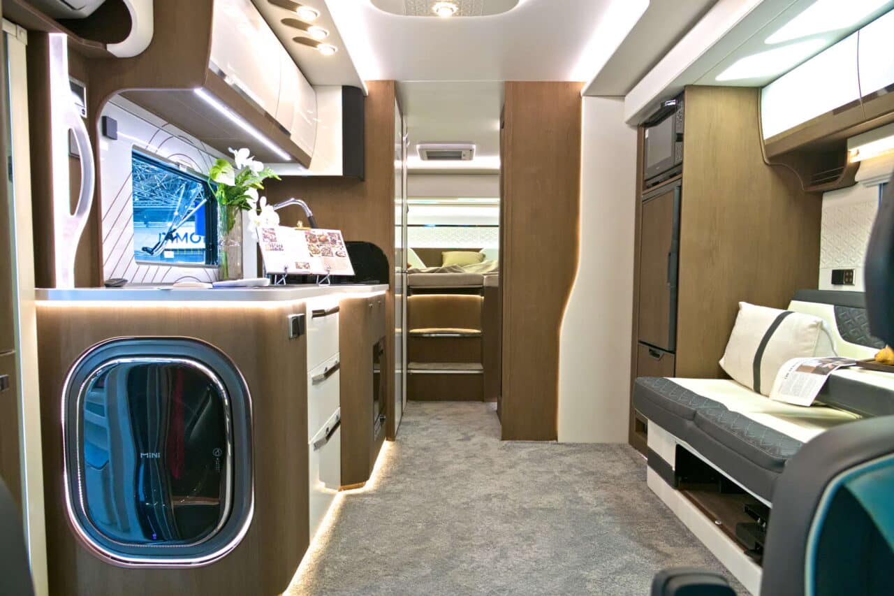 Deddle RV Carbonic Liner 78 - Interno Caravan Salon 2024
