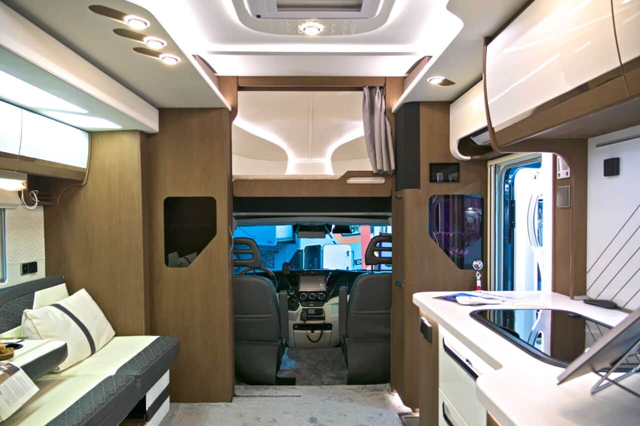 Deddle RV Carbonic Liner 78 - Cabina di guida Caravan Salon 2024