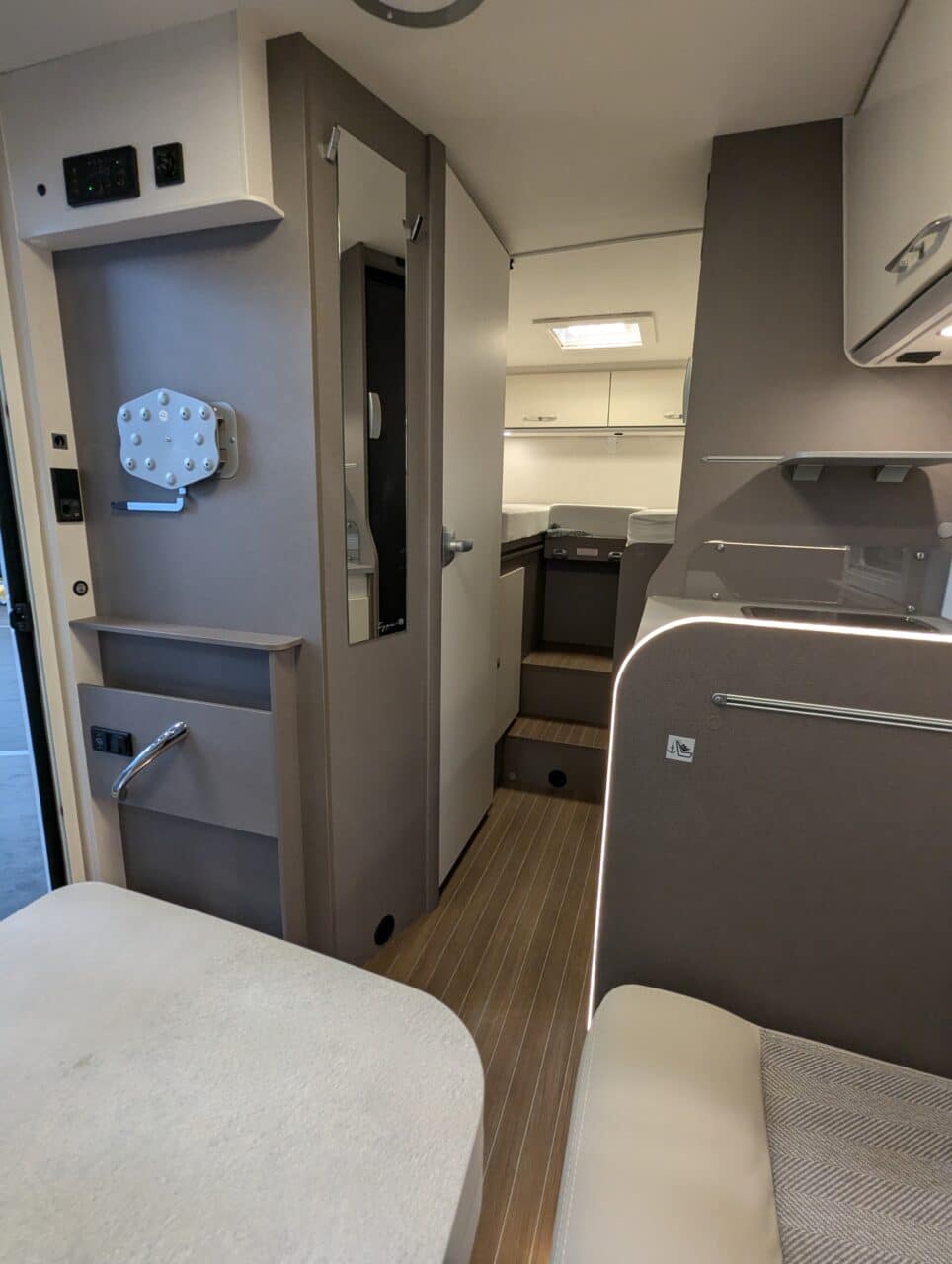 Le novità del Caravan Salon 2024: Etrusco V 6.8 SCF - camper semintegrale dalle dimensioni compatte 3 PXL 20240830 125907092