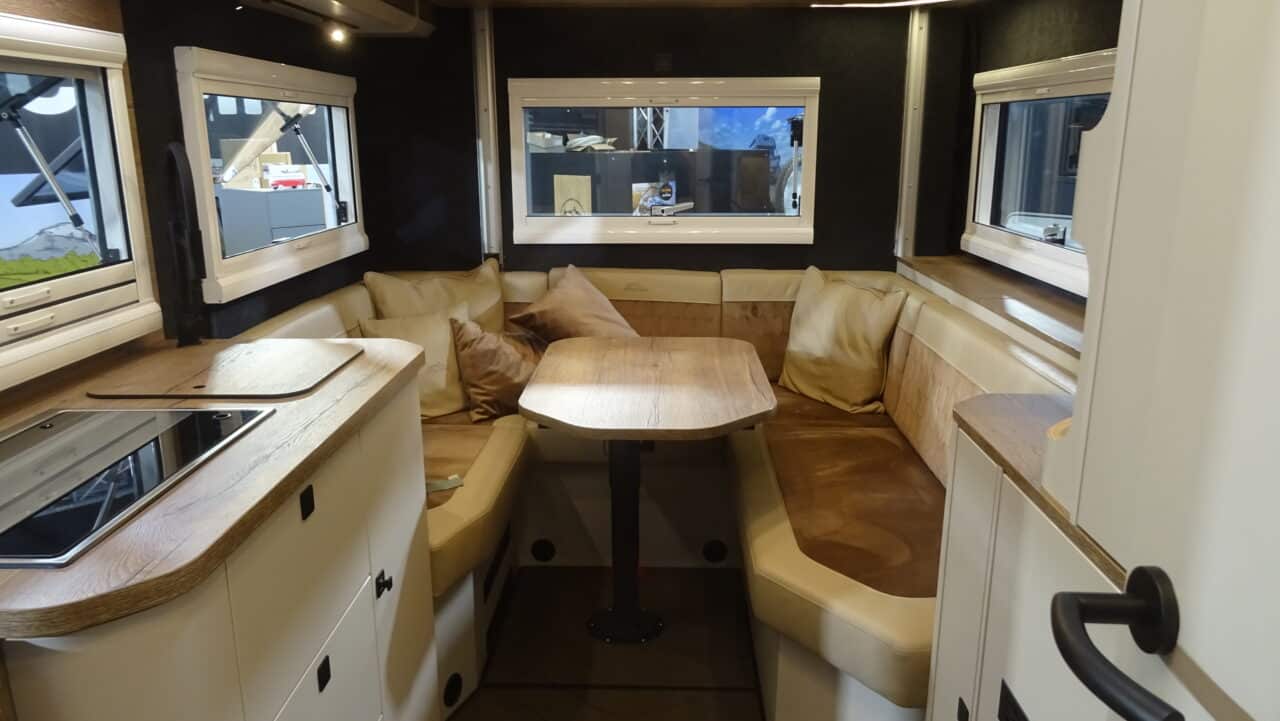 Innovations Caravan Salon 2024: Rhön Camp Renegade 4x4 - camper semi-integrato con equipaggiamento di lusso 3 Rhön Camp Renegade 4x4 Caravan Salon 2024