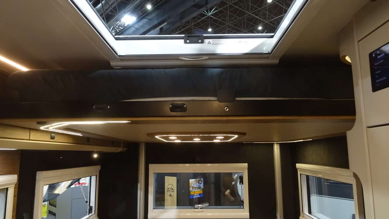 Innovations Caravan Salon 2024: Rhön Camp Renegade 4x4 - camper semi-integrato con equipaggiamento di lusso 4 Rhön Camp Renegade 4x4 Caravan Salon 2024
