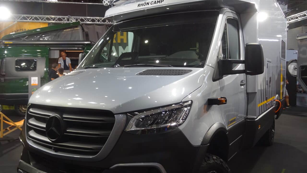 Innovations Caravan Salon 2024: Rhön Camp Renegade 4x4 - camper semi-integrato con equipaggiamento di lusso 1 Rhön Camp Renegade 4x4 Caravan Salon 2024