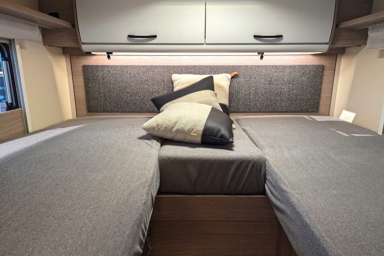 Bürstner Lyseo Time Skyline (2024) - Elegante semi-integrato come modello speciale 3 buerstner lyseo time skyline einzelbetten caravan salon 2024 c stefan blanz