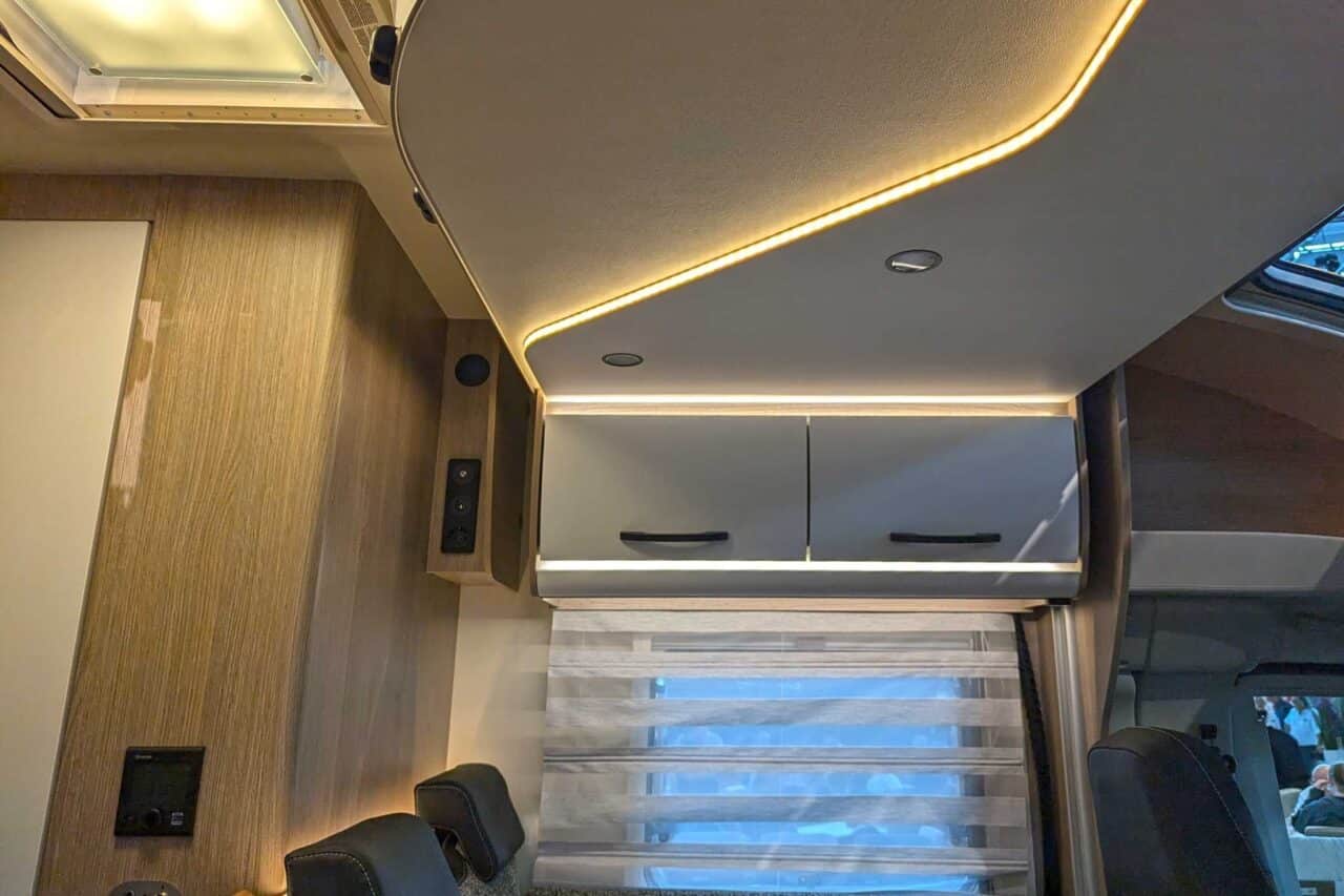 Bürstner Lyseo Time Skyline (2024) - Elegante semi-integrato come modello speciale 4 buerstner lyseo time skyline hubbett caravan salon 2024 c stefan blanz