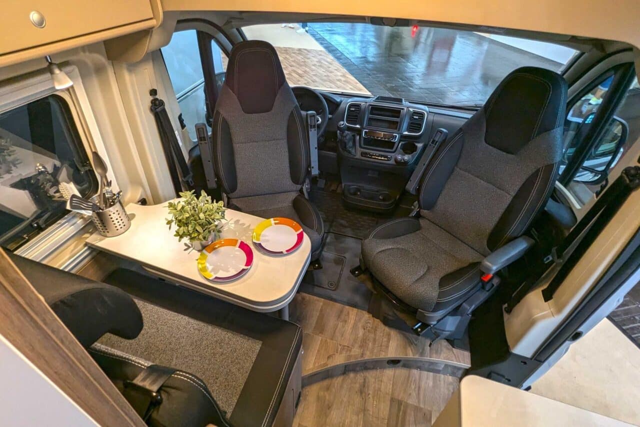Innovations Caravan Salon 2024: Carado CV 602 - il furgone da 6 metri per la piccola famiglia 2 carado cv 602 sitzgruppe