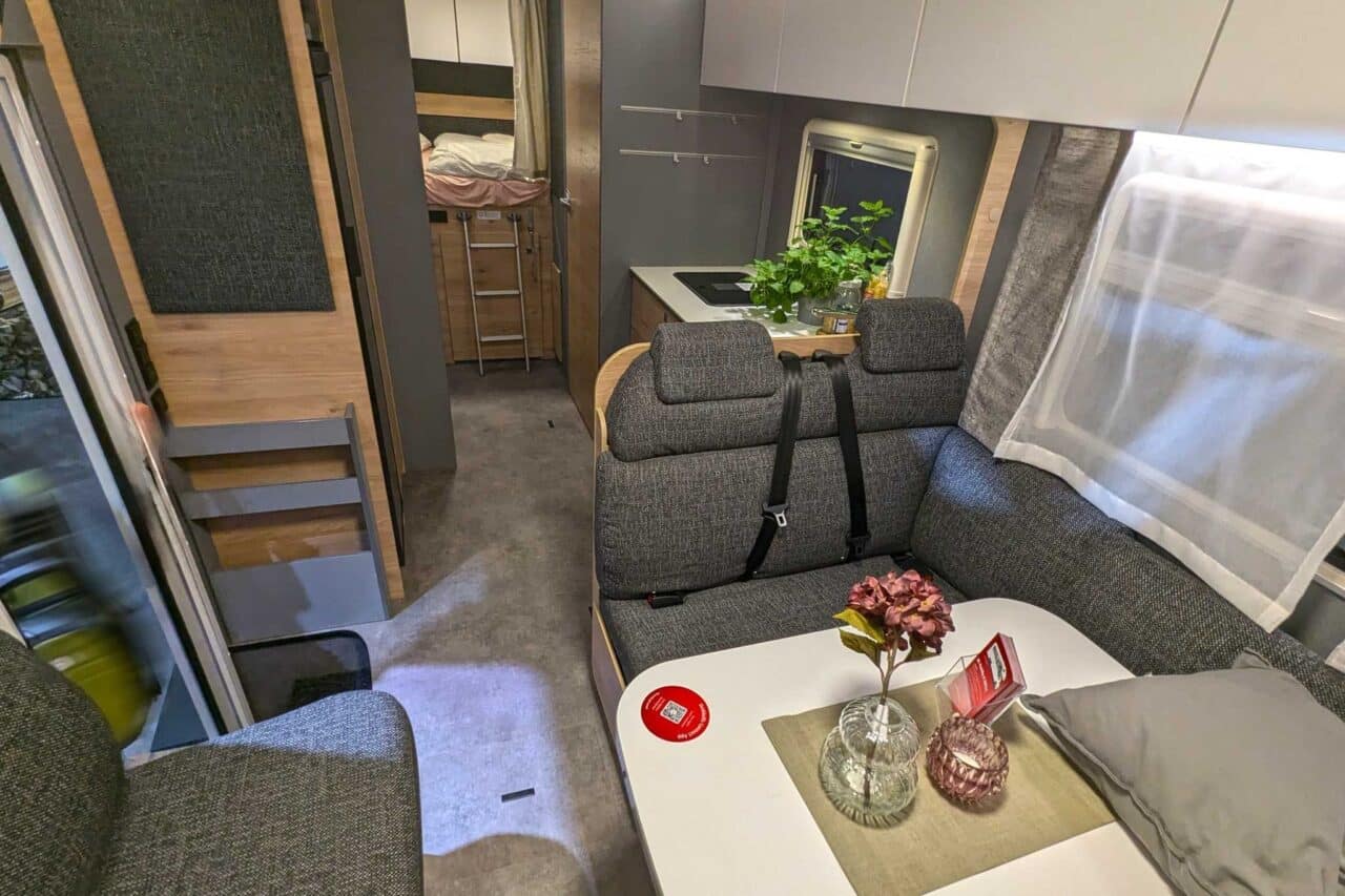 dethleffs xl family a caravan salon 2024 interieur