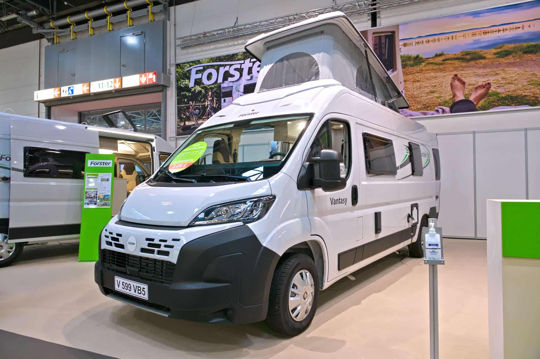 Forster Flip FV 599 VB5 (2025): camper compatto per i viaggi in campeggio con la famiglia
