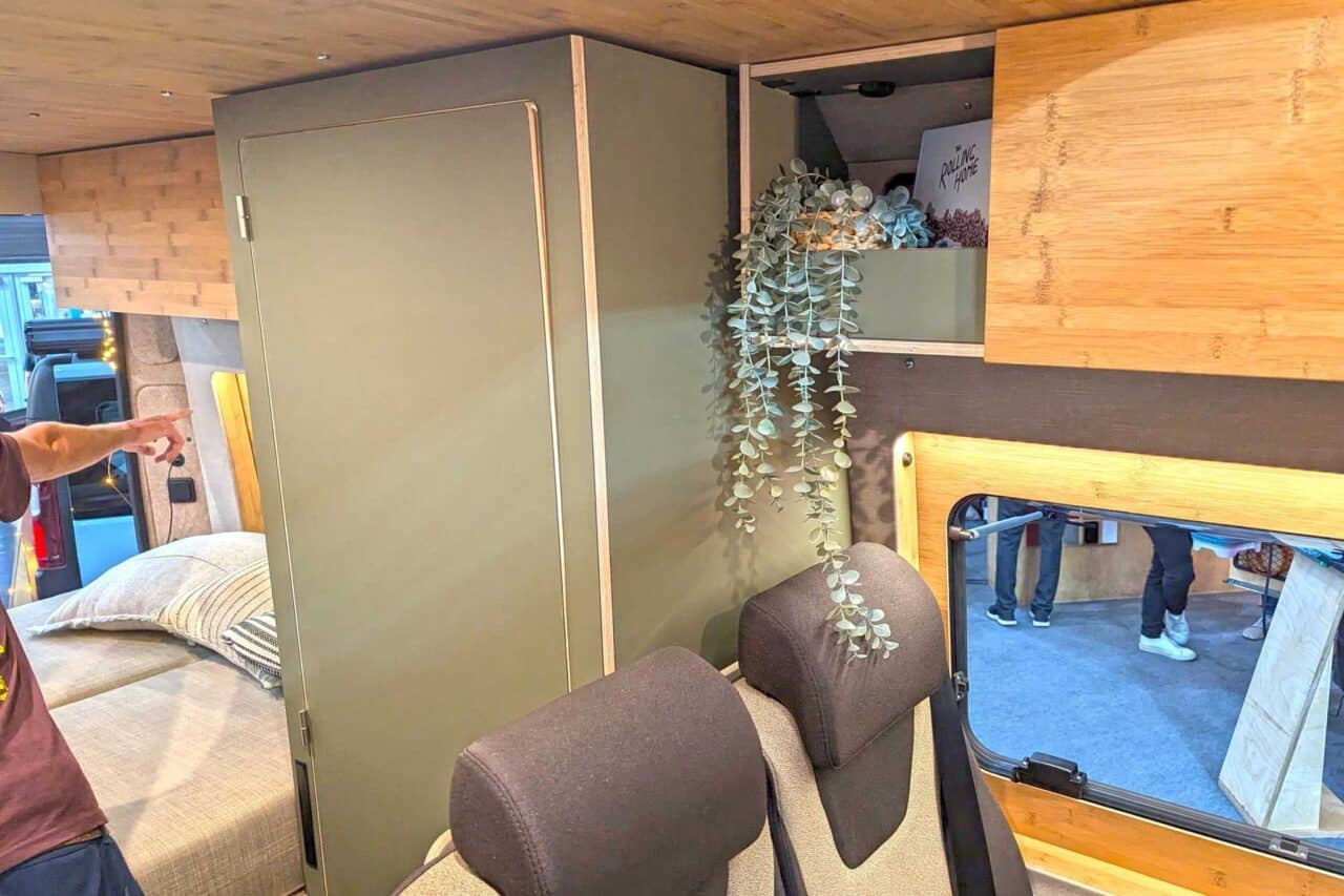 Kompanja ZWEI (2025): Spazio miracoloso per un massimo di 6 persone 3 kompanja zwei caravan salon 2024 bad