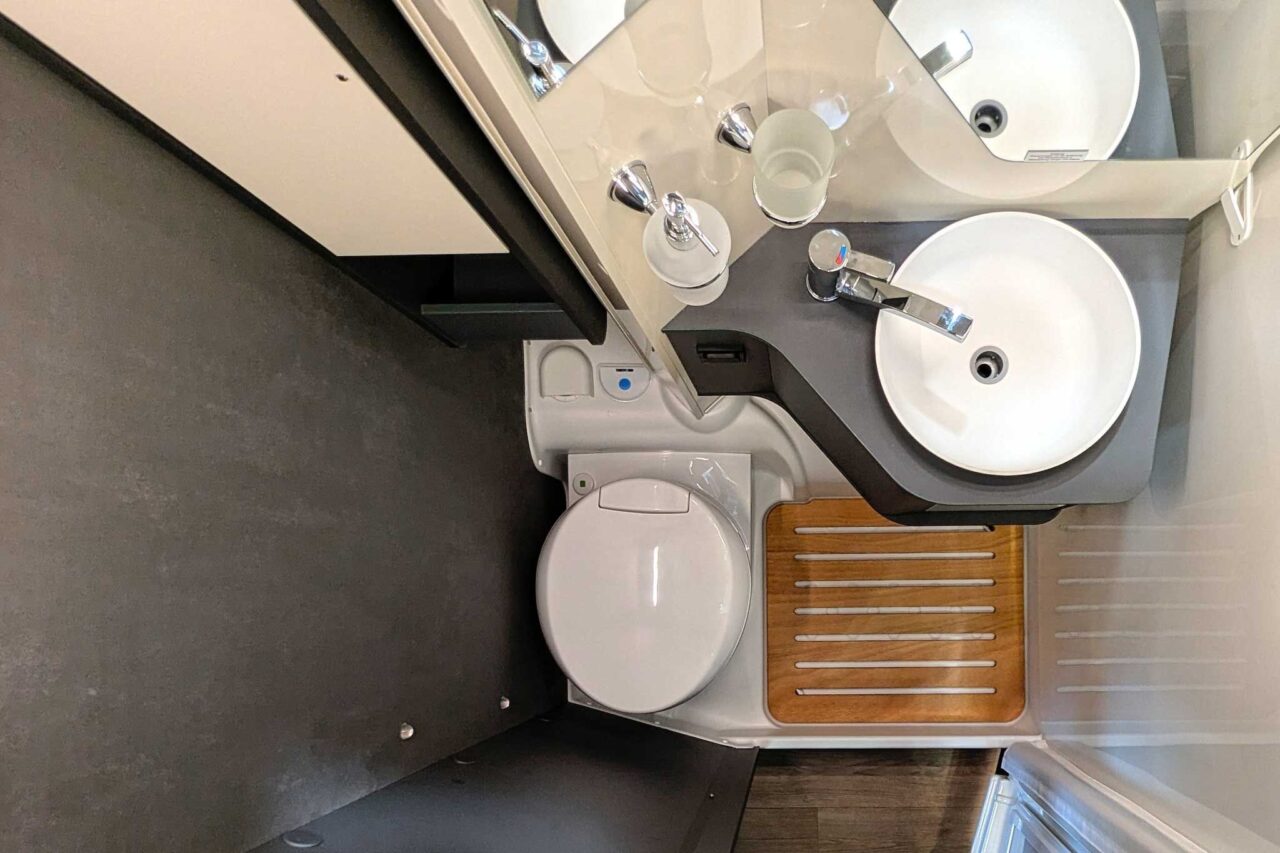 Innovations Caravan Salon 2024: Laika Kosmo L 105 - combinazione perfetta di compattezza e comfort 4 laika kosmo l 105 caravan salon 2024 wc und bad