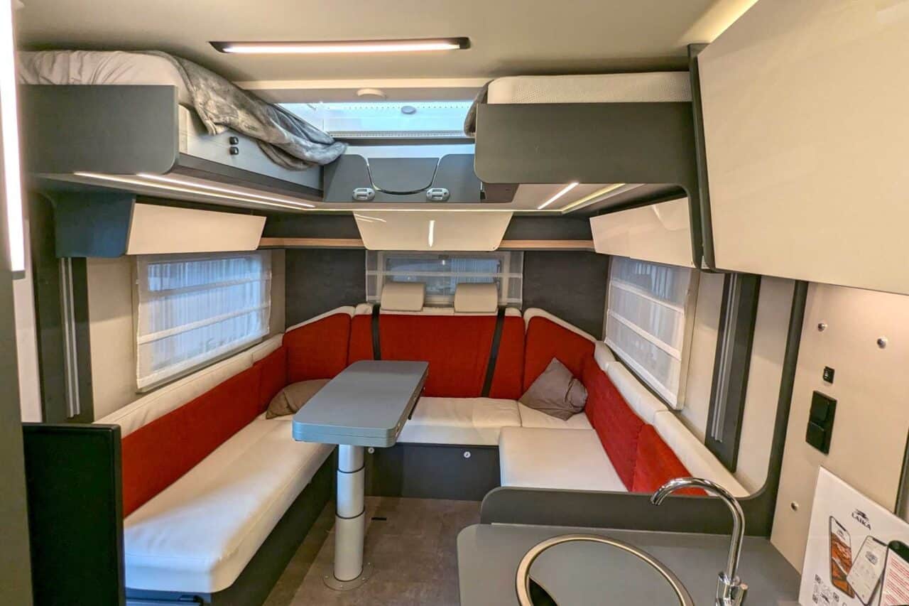 Innovations Caravan Salon 2024: Laika Kosmo L 105 - combinazione perfetta di compattezza e comfort 2 laika kosmo l 105 caravan salon 2024 wohnen und schlafen