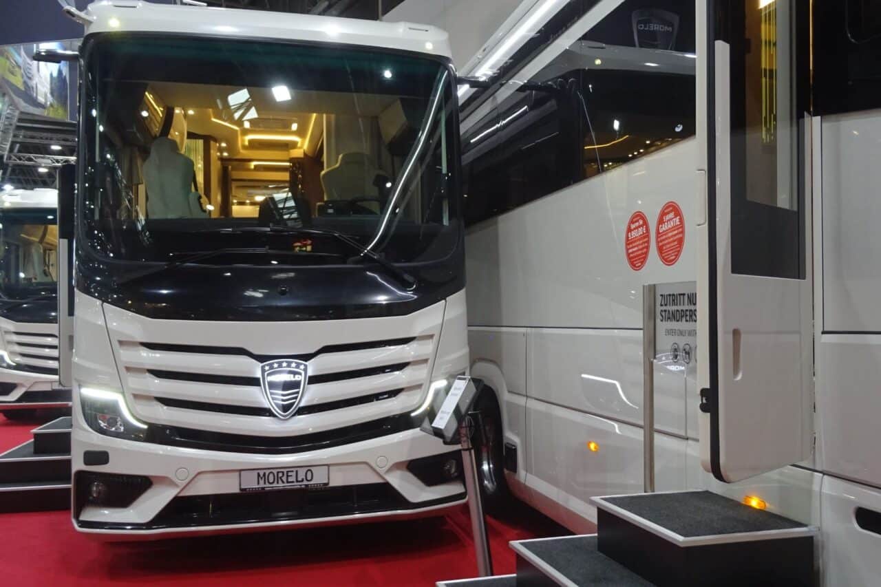 MORELO GRAND EMPIRE 26 T (2025) - L'aereo di lusso dei superlativi su 3 assi 6 morelo grand empire 26t front caravan salon 2024 c katja scholz