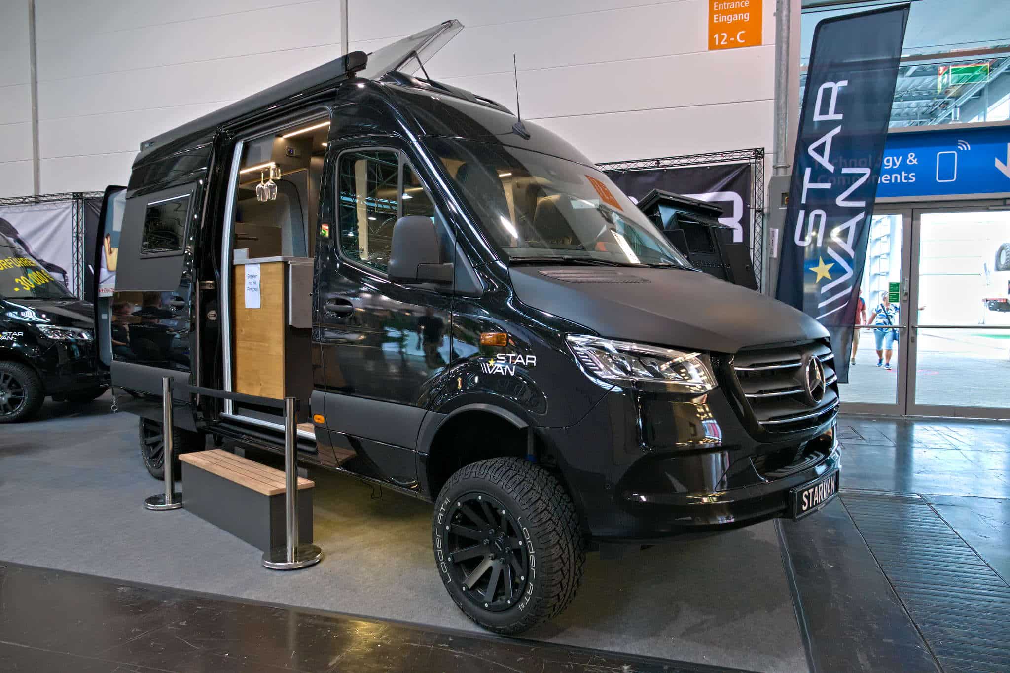 Starvan Cruiser e Rebel 4×4 (2025): Più spazio abitativo nonostante le dimensioni compatte grazie allo scivolo posteriore