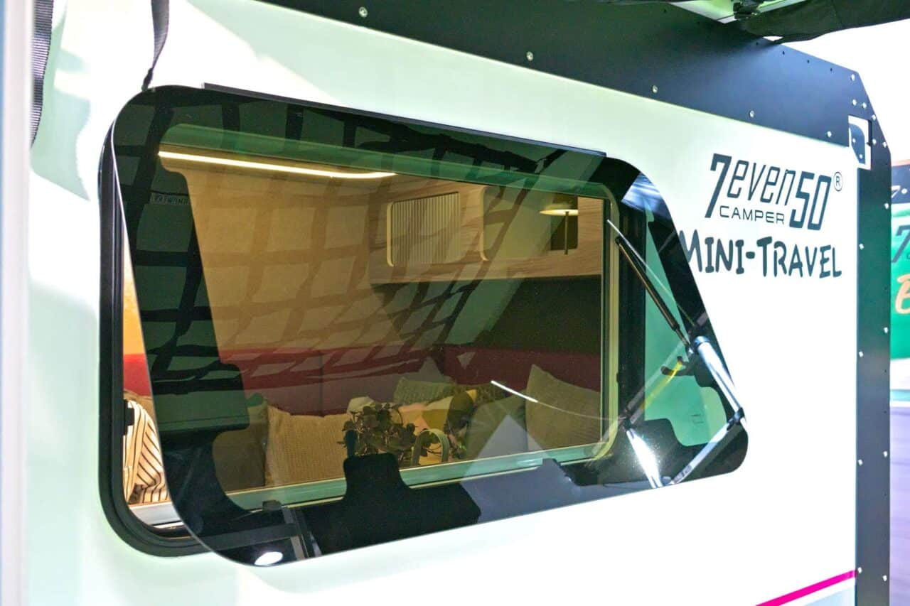 7even50 Mini-Travel (2025) - Mini caravan con tenda sul tetto e fino a 5 posti letto 12 7even50 aussstellfenster caravan salon 2024 c jalil landero flores