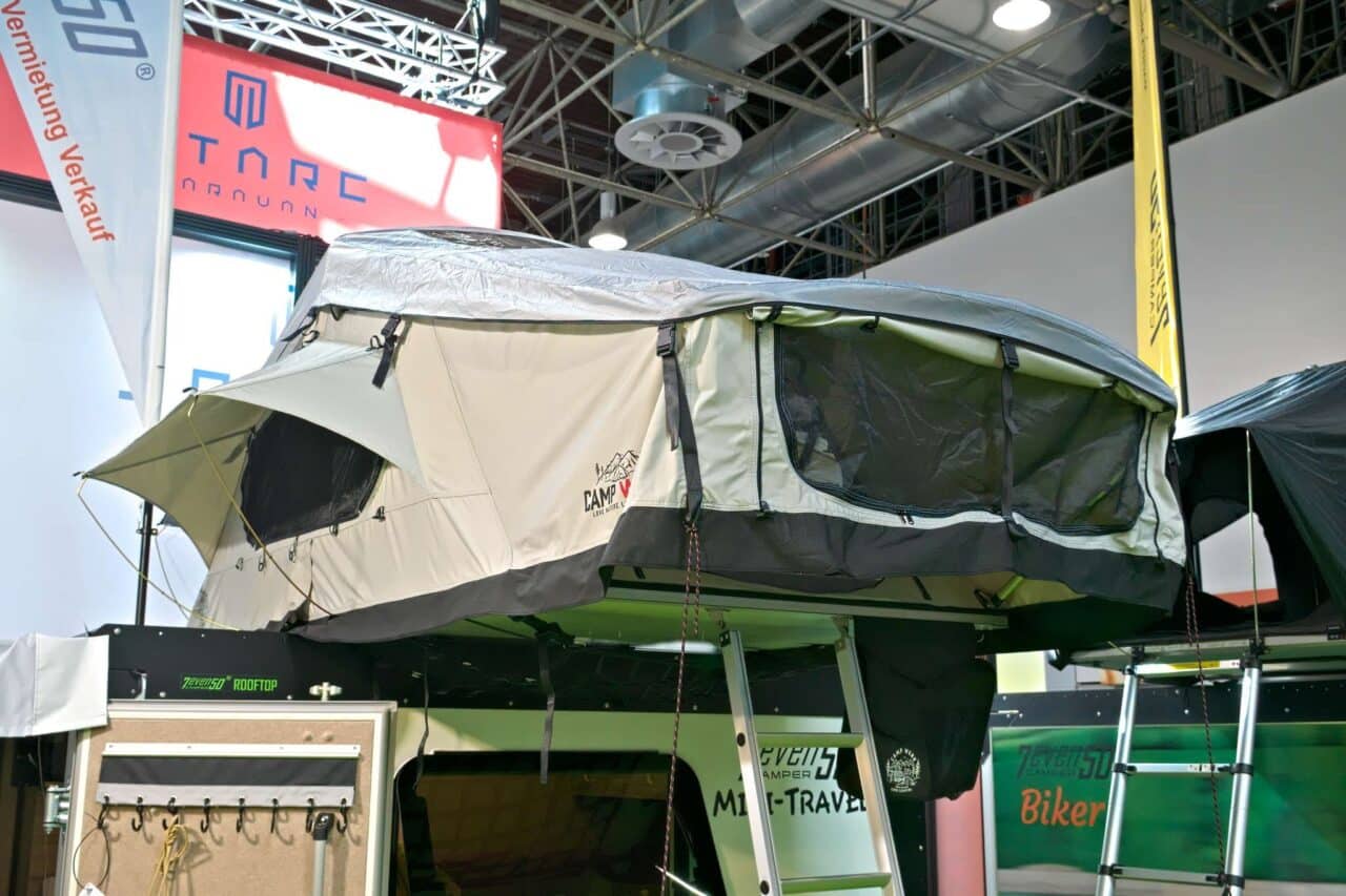 7even50 Mini-Travel (2025) - Mini caravan con tenda sul tetto e fino a 5 posti letto 5 7even50 dachzelt caravan salon 2024 c jalil landero flores 1