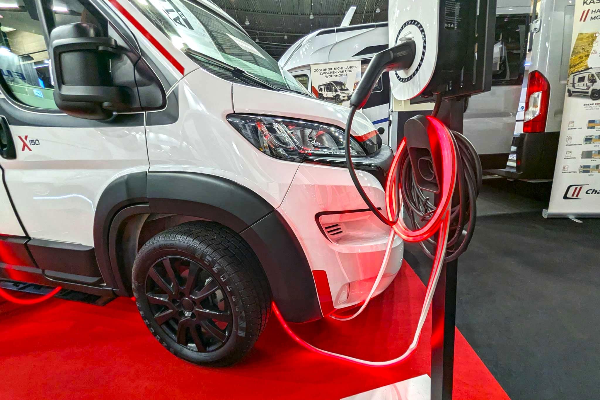 Challenger ElectriX X150 & X250 (2025): rivoluzionario camper elettrico bimodale con un’autonomia di circa 900 km