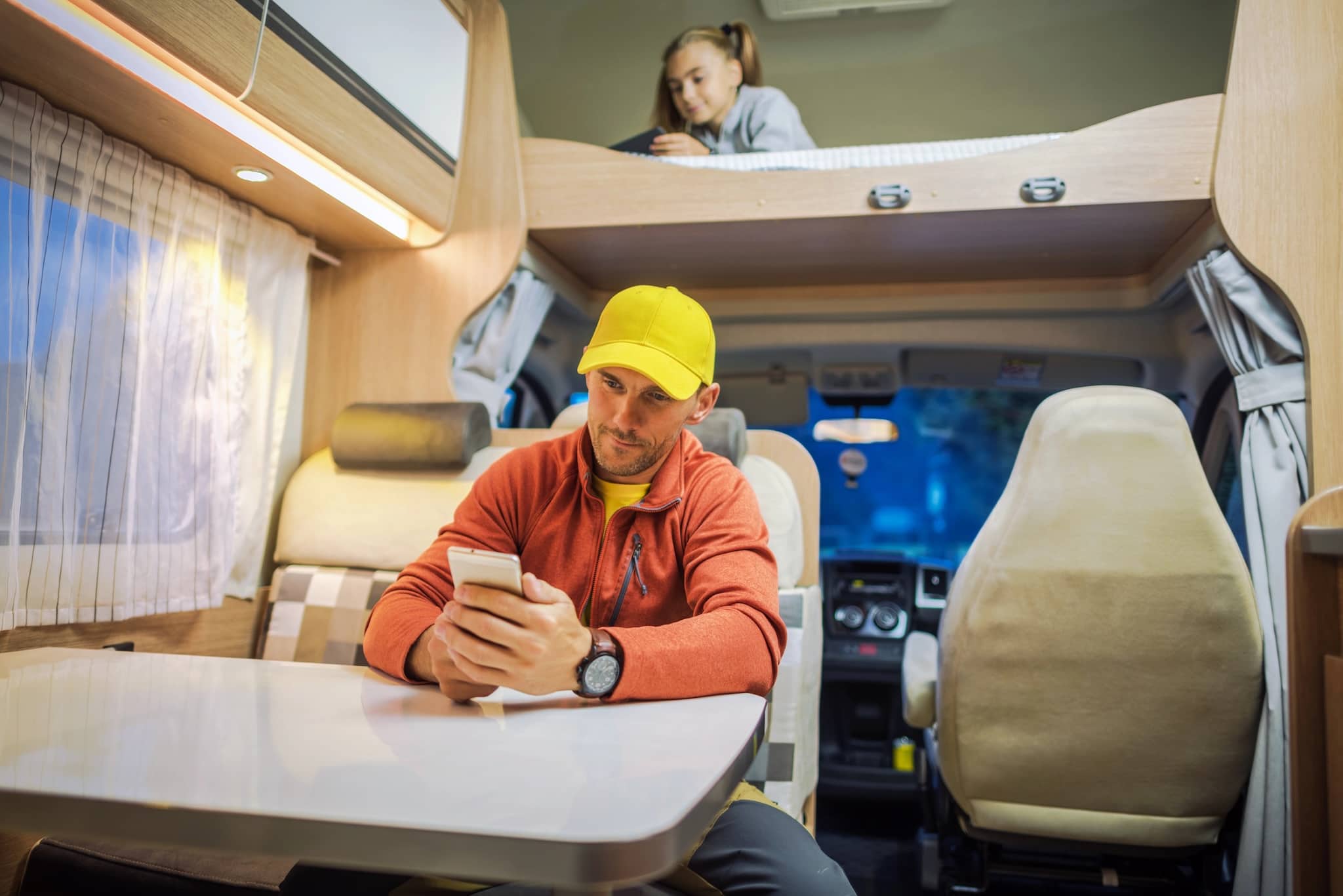 L’alimentazione del camper diventa intelligente: controllo completo tramite telefono cellulare con il sistema AL-KO VTE Oanda Smart System