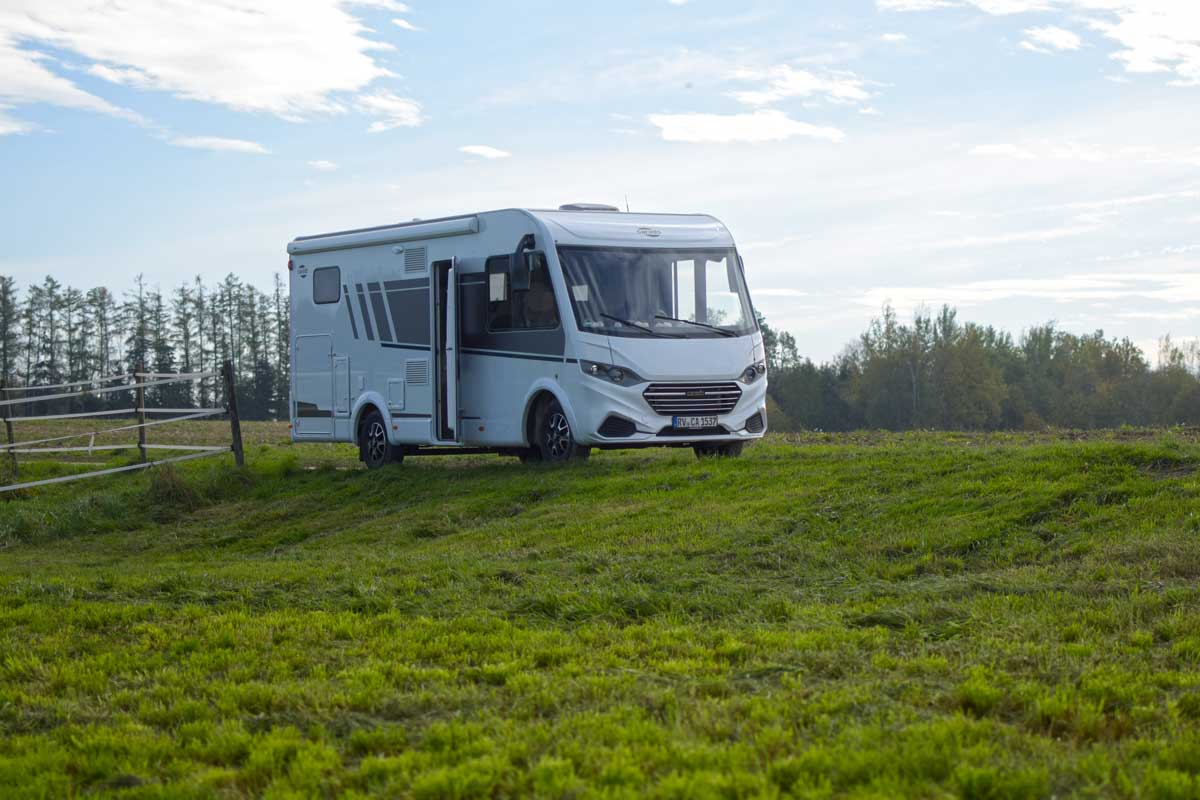 Carado I338 pro+ nel test a lungo termine di Camperstyle: veicolo integrato compatto per camperisti e famiglie di tutti i tempi